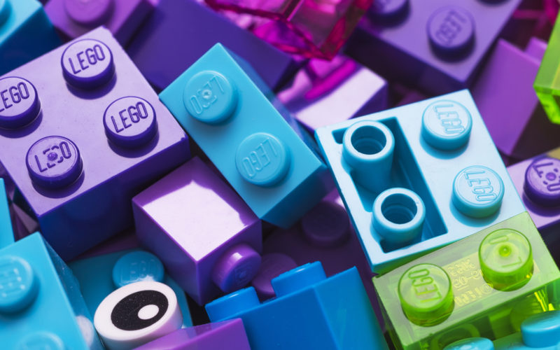 LEGO: anniversari, record e curiosità di un mito