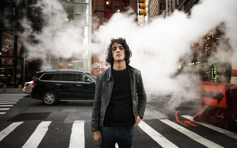 Motta in concerto a Genova: la musica d’autore sbarca all’Arena del Mare