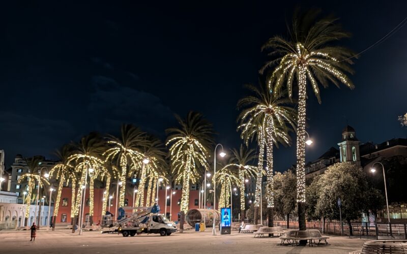 ACCESI AL PORTO ANTICO DI GENOVA OTTO CHILOMETRI DI LUMINARIE CON MIGLIAIA E MIGLIAIA DI LED